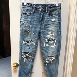 American Eagle Hi-rise Tomgirl ripped jeans